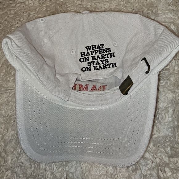 New "DAMN" hat based on Kendrick Lamar pulitzer winning album / White & Red - Picture 5 of 5